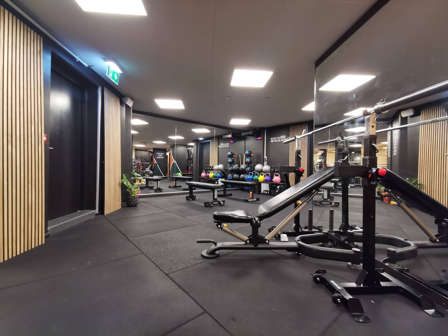 House of Healths treningsfasiliteter i Apotekergata, med styrkeutstyr og treningssoner